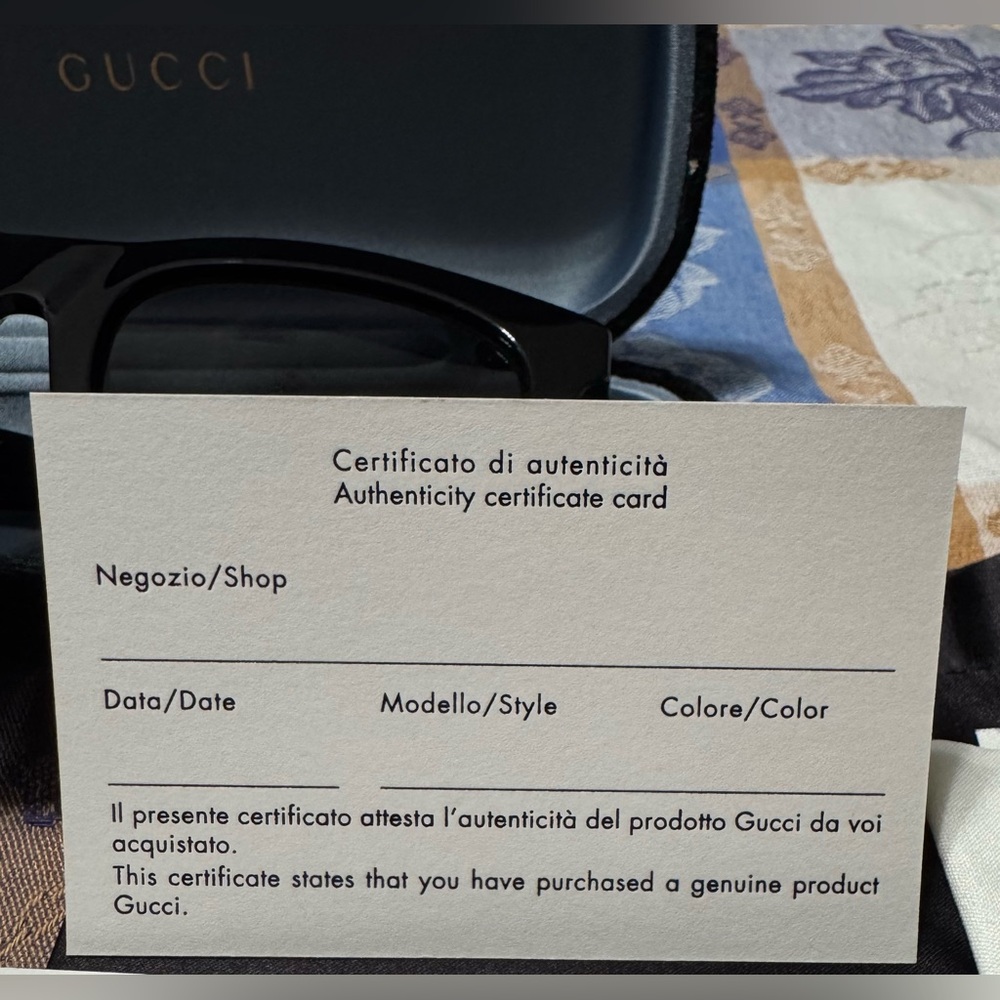 GUCCI Black Rectangular Frame Sunglasses with COA - Picture 7 of 7